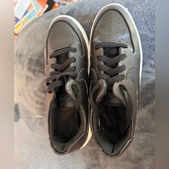 Nike Air Force 1 Sage Low in Black and White - Picture 2 of 11